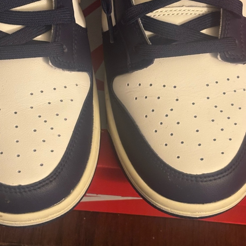 Nike Dunk Low Sneakers in Navy and Peach - Picture 5 of 9